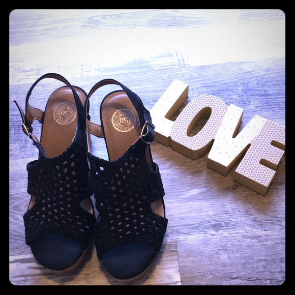 Shoes - 🖤Black wedges 🖤